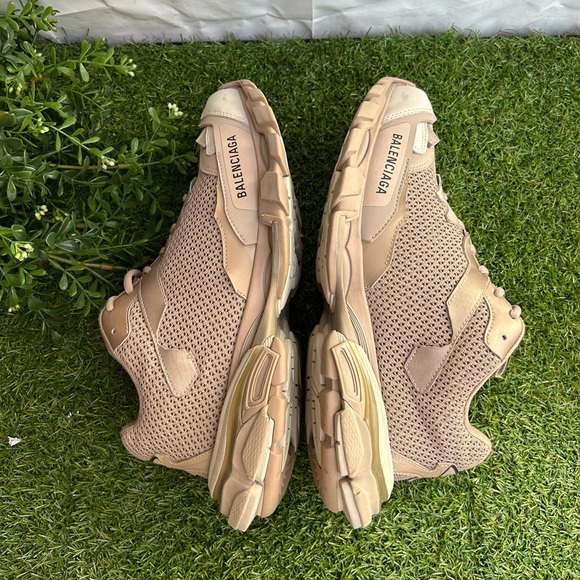 BALENCIAGA
Track.3 Sneakers - Balenciaga - Beige Mix
$1,025 Sz 42 men 9 women 12 - Picture 11 of 17